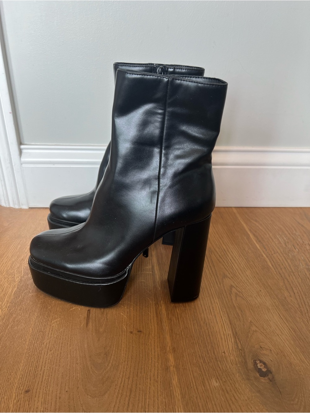 NWT Zara heeled boots